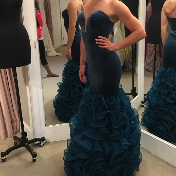 Jovani Gown - Picture 3 of 4